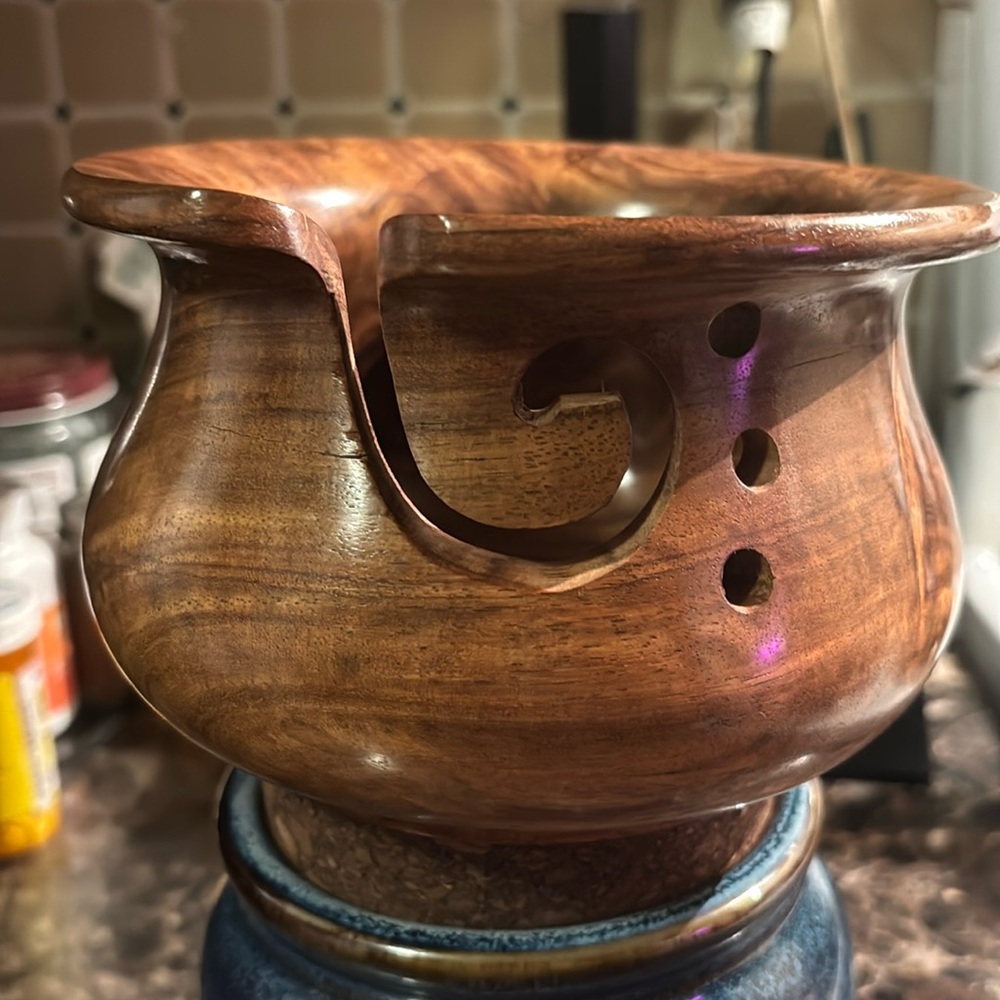 Yawn Bowl made of Rosewood